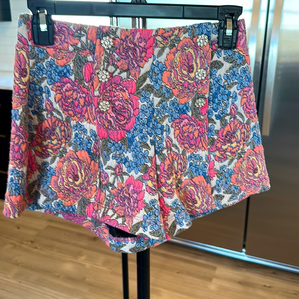 Zara sz small floral shorts